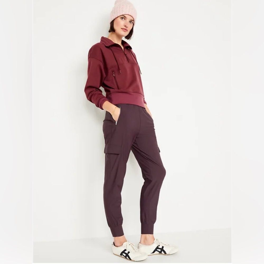 Old Navy High-Waisted SleekTech Cargo Joggers